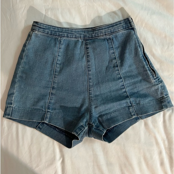 High Waisted Jean Shorts! - Picture 4 of 4